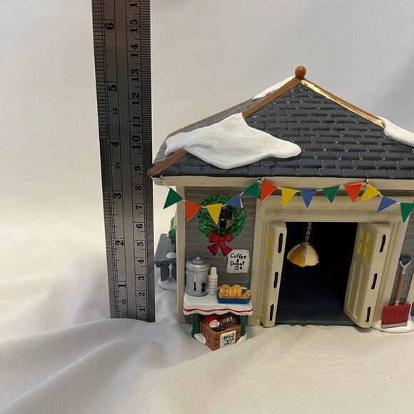 Dept 56 Snow Village – “Another Man’s Treasure” Lighted Garage w/accessories - Picture 15 of 16